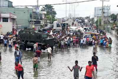 শ্রীলংকায় বন্যায় রাজধানী ছেড়েছে লাখ মানুষ ।।