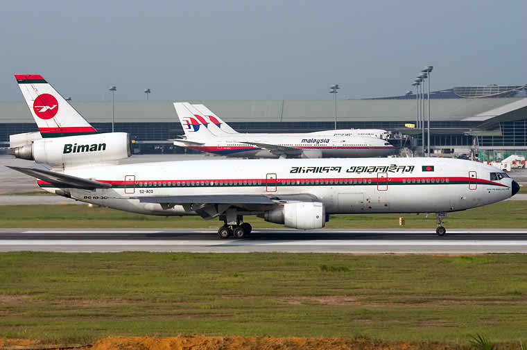 ঘূর্ণিঝড়ের প্রভাবের কারনে চট্টগ্রাম শাহ আমানত বিমান বন্দরের সকল ফ্লাইট বাতিল ।।