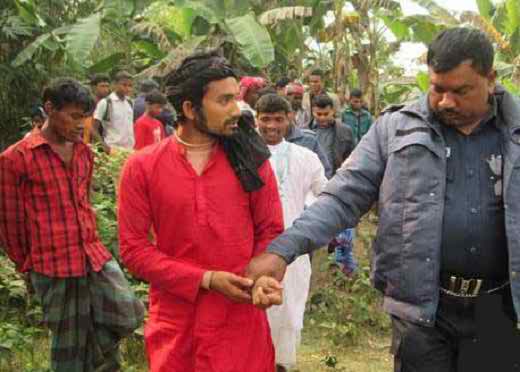 তিনদিন পর কবর থেকে জীবিত যুবককে উদ্ধার ।। ঘটনাস্থলে হাজারও উৎসুক জনতার ঢল......