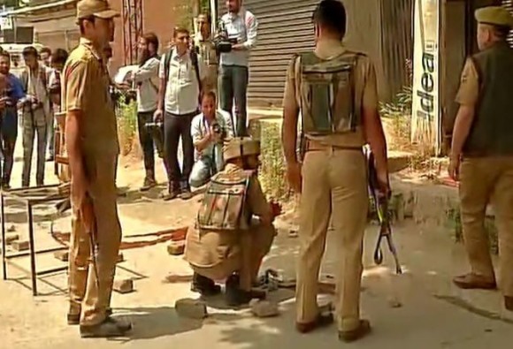 ভারতের শ্রীনগরে জঙ্গি হামলা : ৩ পুলিশকর্মী নিহত