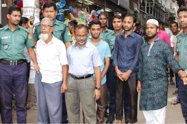 সিলেটে রাষ্ট্রবিরোধী পোস্টার ও লিফলেটসহ আটক ৫।।