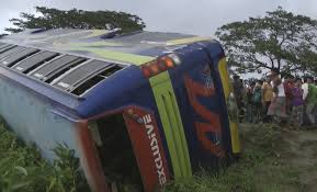 ফেনীতে বাস উল্টে আহত ২৫।।