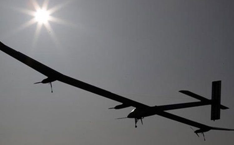 টানা ১৭ ঘণ্টা আকাশে উড়ে বিশ্ব রেকর্ড করলো সৌরবিদ্যুৎচালিত প্লেন।।