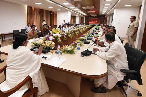 দ্বিতীয় মেয়াদে ক্ষমতায় গিয়ে মমতার মন্ত্রিসভার প্রথম বৈঠকে কর্মীদের বেতন বৃদ্ধিসহ ৩টি সিদ্ধান্ত।।