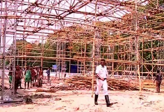 মমতার শপথ অনুষ্ঠানের মঞ্চ খুলতে গিয়ে দুর্ঘটনা !!
