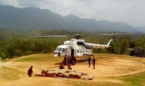 বান্দরবানের দূর্গম এলাকায় খাদ্য সংকট: হেলিকপ্টারে গেল চাল