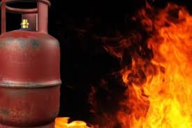 রাজধানীতে গ্যাস সিলিন্ডার বিস্ফোরণে পিতা-পুত্র দগ্ধ্‌।।