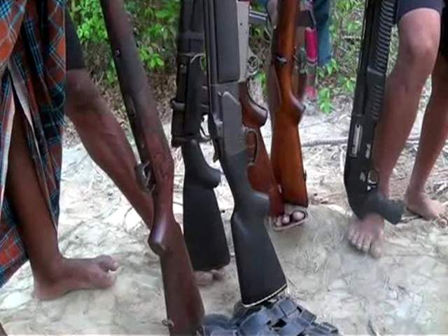 আজ দুপুরে সুন্দরবনের ডাকাতদল মাস্টার বাহিনি'র আনুষ্ঠানিক আত্মসমর্পণ ।।