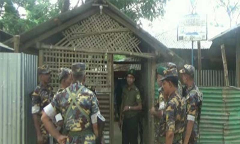 পাকিস্তানি জঙ্গির নেতৃত্বে রোহিঙ্গারা টেকনাফের আনসার ক্যাম্পে হামলা চালিয়ে কমান্ডারকে খুন করে অস্ত্র লুট করেছে....