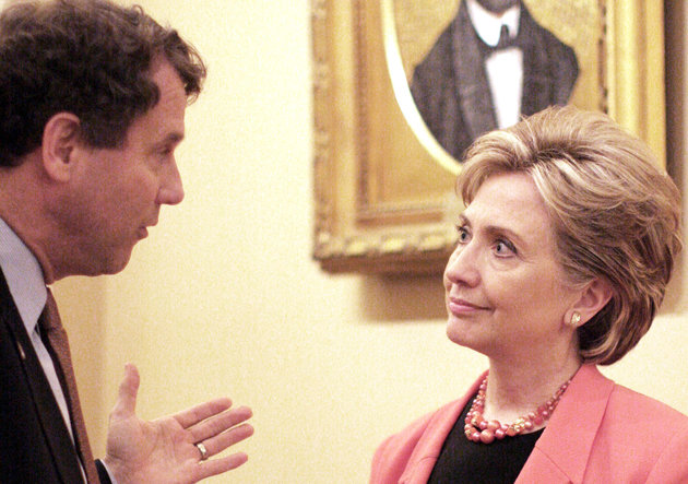 যুক্তরাষ্ট্রের প্রেসিডেন্ট নির্বাচনে ডেমোক্রেটিক প্রেসিডেন্ট পদপ্রার্থী হিলারিকে গভর্নর ব্রাউনের সমর্থন