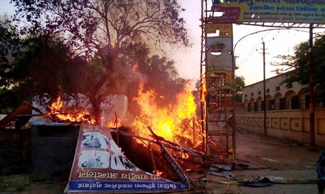 ভারতের মথুরায় পুলিশের সঙ্গে সংঘর্ষে পুলিশসহ ২১ নিহত