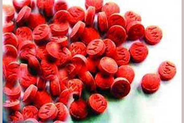 আমের ব্যাগ থেকে ১৮০০ পিস ইয়াবা ট্যাবলেট জব্দ ।।