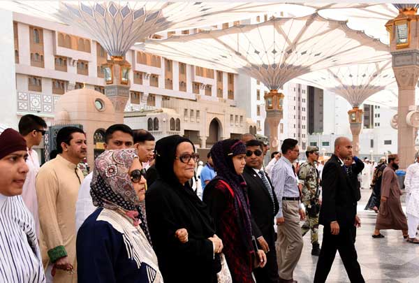 মহানবী হযরত মোহাম্মদ ( সা.) এর পবিত্র রওজা মোবারক জিয়ারত করলেন প্রধানমন্ত্রী শেখ হাসিনা