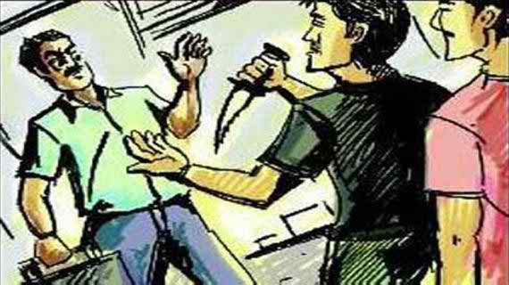 কুপিয়ে দেড় লাখেরও বেশি টাকা ছিনতাই .....