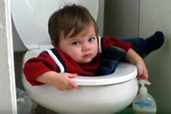 লন্ডনে কমোডে আটকে পড়া শিশু উদ্ধারে বছরে সরকারেরই খরচ হয় পাঁচ কোটি টাকা