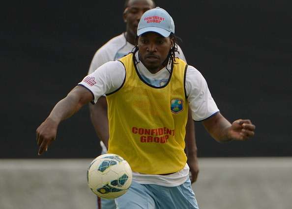 ম্যানচেস্টার ইউনাইটেডের হয়ে ফুটবল খেলতে মাঠে নামতে চান ক্রিকেট স্টার গেইল....