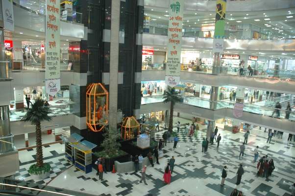 রাজধানীতে এখনও জমেনি ঈদের বাজার