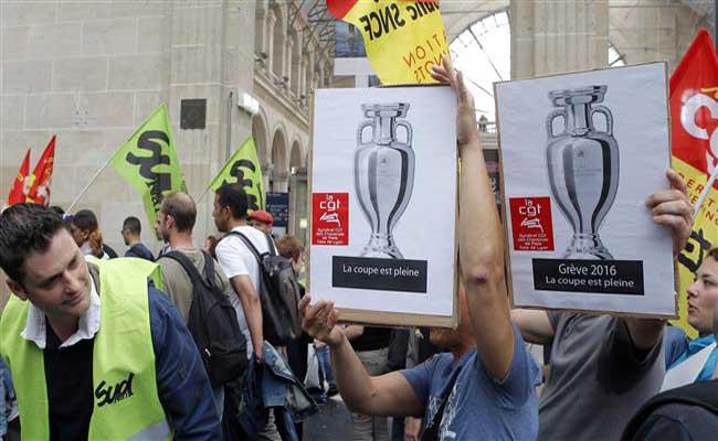 রেল ও বিমান ধর্মঘটে বিপর্যস্ত ফ্রান্স ।। ইউরো কাপ ২০১৬ নিয়ে অনিশ্চয়তা