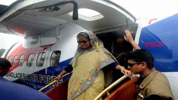 প্রধানমন্ত্রীকে বহনকারী বিমান অতিরিক্ত ৩৭ মিনিট আকাশে উড়ার দায়ে দুই প্রকৌশলী বরখাস্ত