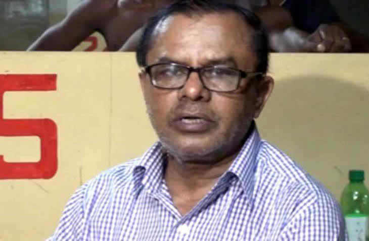 অবশেষে বাড়ি ফিরেছেন নারায়ণগঞ্জের নিগৃহীত প্রধান শিক্ষক শ্যামল কান্তি ভক্ত....