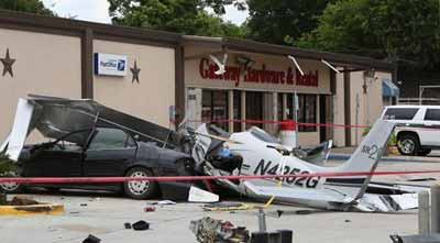 আমেরিকার টেক্সাসে গাড়ির ওপর প্লেন বিধ্বস্ত, নিহত ৩