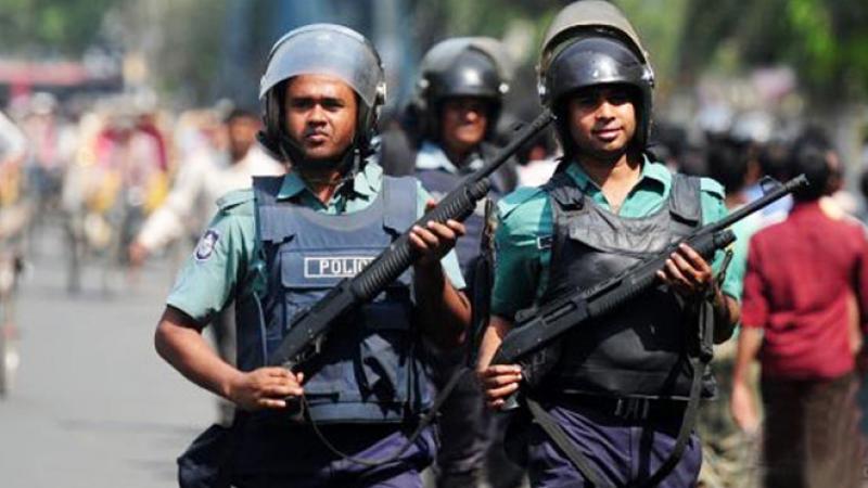 জঙ্গি ও সন্ত্রাসীদের বিরুদ্ধে পুলিশের সাঁড়াশি অভিযানে আজ সারাদেশে ৬১২ জন আটক