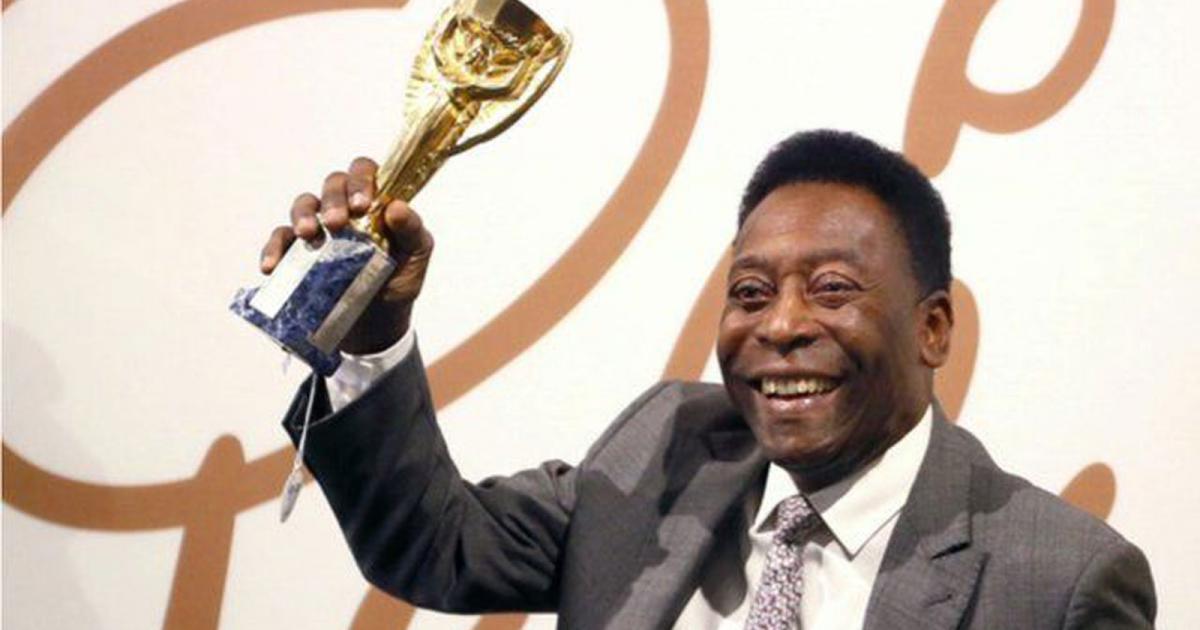 নিলামের সাফল্যে উচ্ছ্বসিত ফুটবল রাজা পেলে ।। এক রেপ্লিকা ট্রফির দামই ৪ কোটি ৪৭ লাখ টাকা!