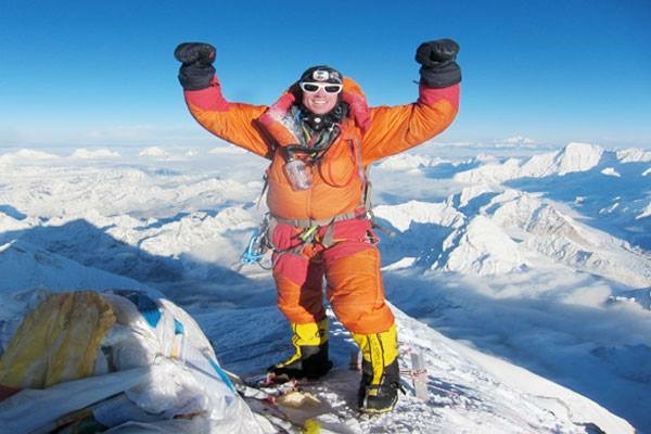 দৃষ্টিশক্তিহীন অভিজিতের এভারেস্ট জয়ের স্বপ্ন