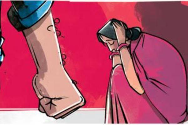 যৌতুক না পেয়ে স্ত্রীর মেরুদণ্ড ভেঙ্গে দিল এক পাষন্ড স্বামী.....