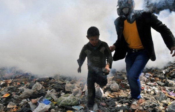 সিরিয়ার অবরুদ্ধ অঞ্চলে খাদ্য সহায়তা আসার পরই বোমা হামলা.......