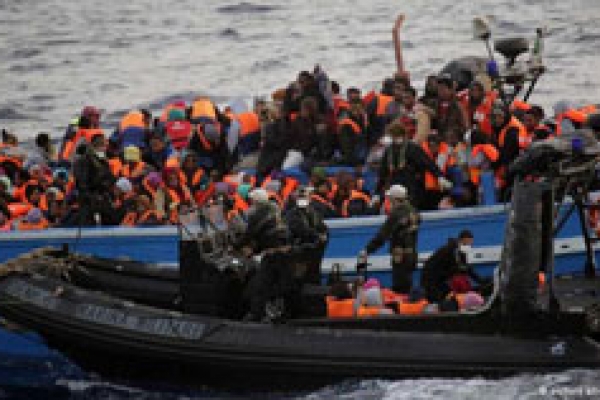 ইতালি সমুদ্র উপকূল থেকে আরও ১২৩০ অভিবাসী উদ্ধার ।।