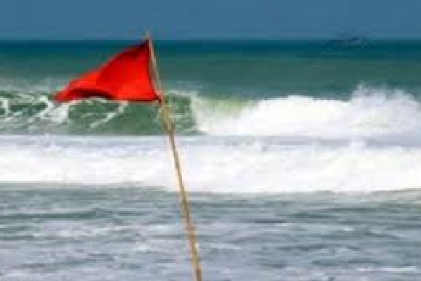 সমুদ্র বন্দরসমূহে তিন নম্বর স্থানীয় সতর্ক সংকেত জারি