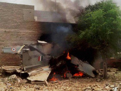 ভারতের যোধপুরে ভেঙে পড়ল যুদ্ধ বিমান মিগ-২৭, লাফিয়ে বাঁচলেন পাইলট