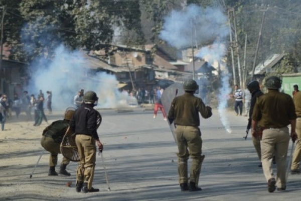 কাশ্মীরের জম্মুতে বিক্ষোভ মোকাবিলায় বন্ধ মোবাইল ইন্টারনেট পরিষেবা