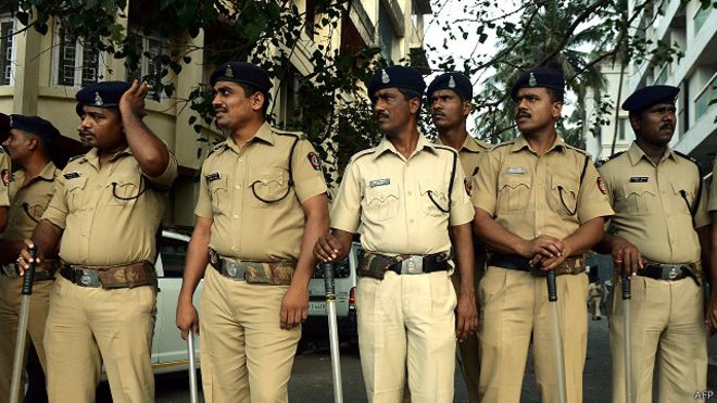 নিজের বাড়িতেই পালিয়ে ছিলেন ১৪ বছর, অবশেষে পুলিশের জালে ধরা পড়ল আসামি