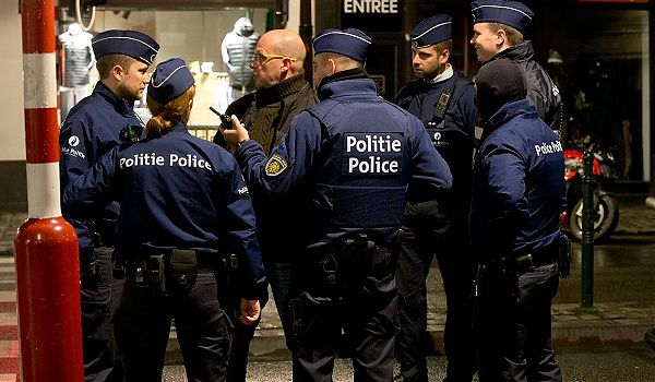 বেলজিয়ামে সন্ত্রাসবিরোধী অভিযানে আটক ১২ জন