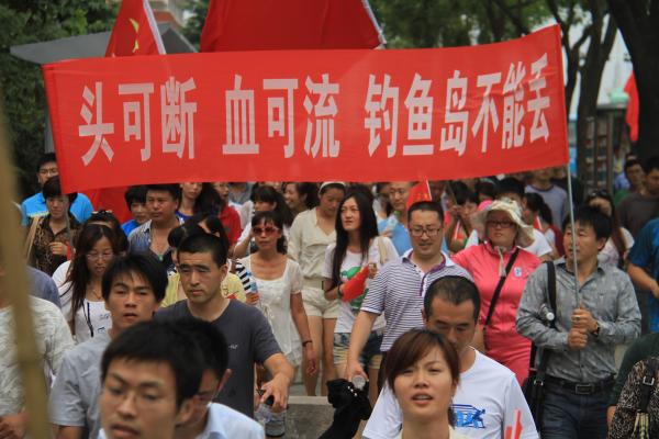 জাপানের ওকিনাওয়া দ্বীপে মার্কিন ঘাঁটির বিরুদ্ধে জাপানীদের বিক্ষোভ অব্যাহত