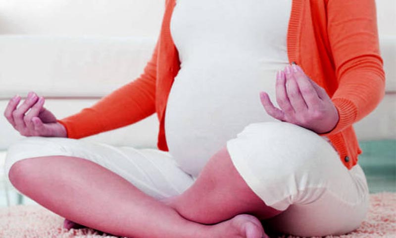 ভারতের রাজকোটে প্রায় ২০০০ গর্ভবতী মহিলার এক সঙ্গে যোগব্যায়াম করে বিশ্বরেকর্ড