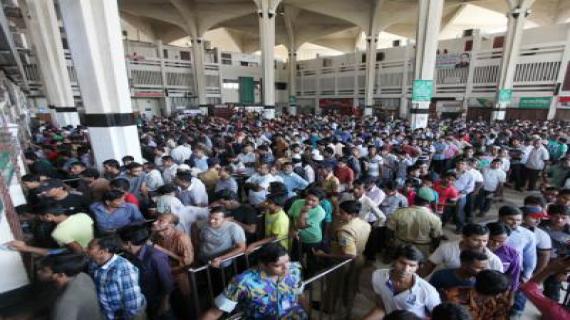 আসন্ন ঈদ উপলক্ষে বাংলাদেশ রেলওয়ে ট্রেনের অগ্রিম টিকিট বিক্রি শুরু করেছে