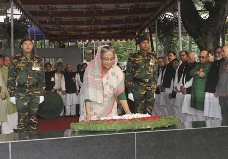 বঙ্গবন্ধুর প্রতিকৃতিতে ফুল দিয়ে শ্রদ্ধা নিবেদন করলেন প্রধানমন্ত্রী শেখ হাসিনা.....