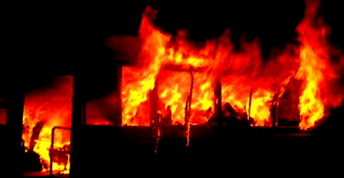 গাজীপুরে চলন্ত বাসে অগ্নিকাণ্ড।