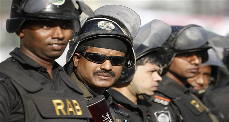 ক্রেতা-বিক্রেতাদের নিরাপত্তা দিতে মিরপুর বেনারশি পল্লীতে র্যাবের অস্থায়ী ক্যাম্প ।।