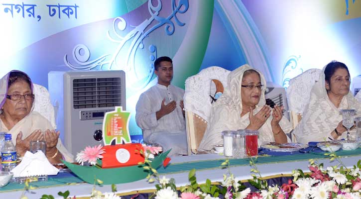 রাজনৈতিক নেতাদের নিয়ে ইফতার করলেন আওয়ামিলীগ সভাপতি ও প্রধানমন্ত্রী ।।