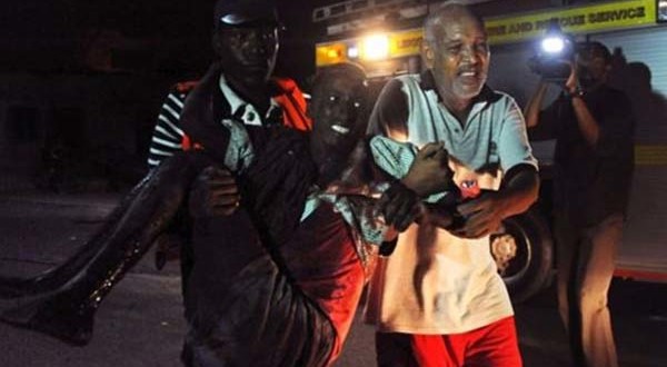 সোমালিয়ার রাজধানী মোগাদিশুর একটি হোটেলে আত্মঘাতী বোমা হামলাইয় নিহত ১২