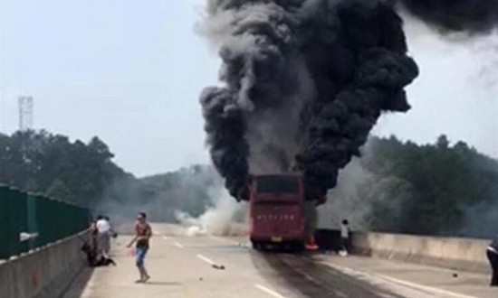 চীনের মধ্যাঞ্চলে একটি বাসে আগুন লেগে অন্তত ৩০ জনের মৃত্যু