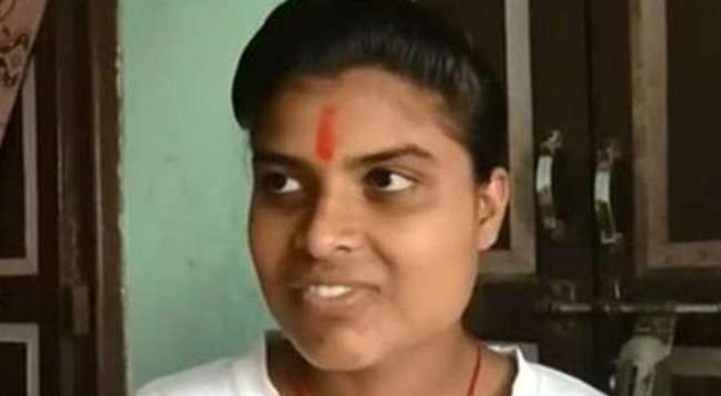 ভারতের বিহার রাজ্যে উচচ মাধ্যমিকের টপার রুবি রাই এক লাইনের রচনা লিখতে গিয়েই ধরাশায়ী