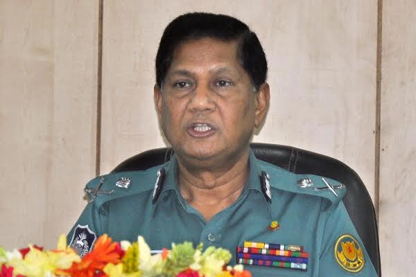 ছড়ি ঘুরিয়ে জনতাকে নিয়ন্ত্রণের দিন শেষ ।। ডিএমপি কমিশনার