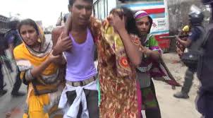 ঈদে বকেয়া বেতনের দাবিতে সাভারে শ্রমিকদের সাথে পুলিশের সংঘর্ষ।।গুলিবিদ্ধসহ আহত ৫০