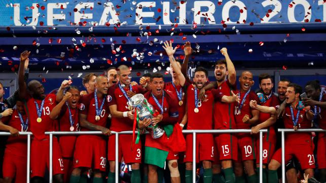 ফুটবলার রোনালদোকে ইউরো উপহার দিল পর্তুগাল।।