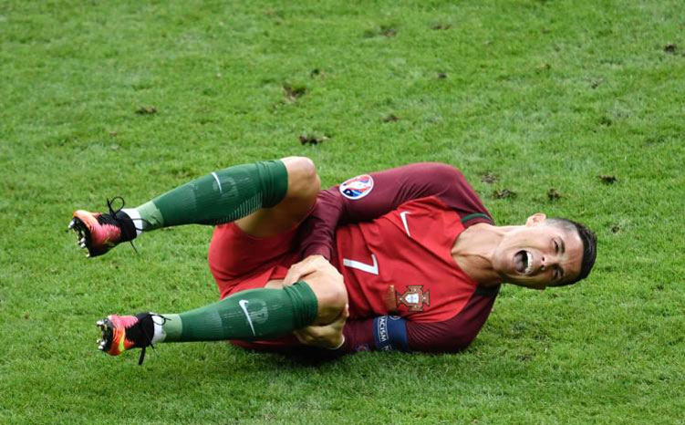 ইউরোকাপ ফুটবল ফাইনাল : রোনালদোকে আঘাত করতে চাননি পায়ে...